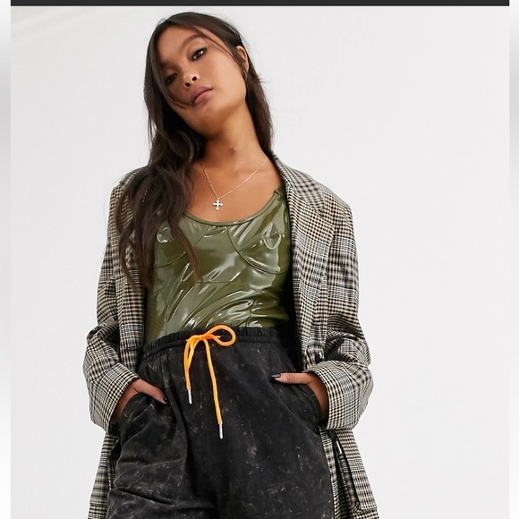 NWT ASOS DESIGN  • Vinyl sleeveless bodysuit with seam details in green Size 6 - Picture 3 of 5